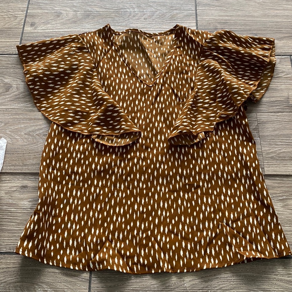 V neck blouse with ruffle sleeves